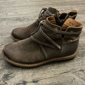 Born Tarkiln Chukka Women’s Leather Booties Sz 8